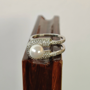 Bague de cocktail pour femme en argent sterling 925, géométrique, ouverte, avec perle et pavé de diamants, classique, élégante et minimaliste, pour soirée - Product Image 3