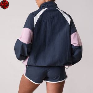 Ensemble de deux pièces personnalisé avec logo OEM, veste en nylon imperméable, short pour femme, ensemble de veste coupe-vent - Product Image 3