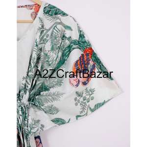 Kaftán Corto Hecho a Mano en India con Estampado Floral, Ecológico, Lavable, Ropa de Dormir Natural, Kimono, Vestido, Cubrebaño Corto para la Playa - Product Image 4