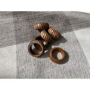 Anneaux de serviette classiques en bois naturel durable pour la décoration de fête, durables et écologiques - Product Image 4