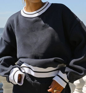 Sudadera con Capucha para Mujer, Nueva Colección 2026, con Logotipo Personalizado, Rayas Blancas en los Puños, 100% Algodón, Corte Holgado, Estilo Casual para Otoño - Product Image 3