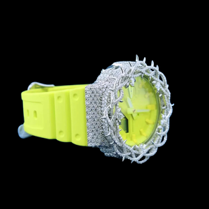 Reloj de Pulsera Digital Personalizado con Esfera Amarilla y Correa con Diseño de Bisel de Espinas de Diamantes para Hombre y Mujer - Product Image 6