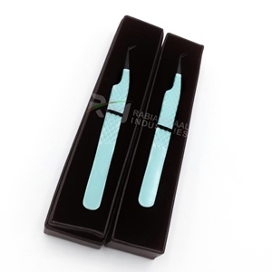 Pinces à cils RMI en acier inoxydable, pointe plasma noire de précision et pinces à cils couleur bleu poudre, emballage en boîte - Product Image 1