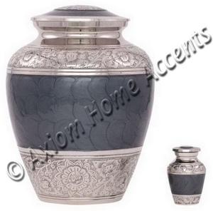 Lujosa urna de latón con artesanía exquisita y un acabado atemporal para un memorial duradero de Axiom Home Accents - Product Image 4