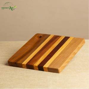 Tabla de Cortar Cuadrada de Madera de Acacia con Diseño de Rayas Naturales, 1.5 cm de Grosor, Ecológica y Duradera - Product Image 4