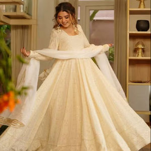 Ensemble haut et dupatta en georgette douce avec broderie de fil Zari et sequins de 3 mm - Product Image 1