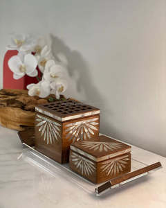 Quemador de Incienso Mabkhara con Incrustaciones de Madreperla Serene Essence, Elegante Porta Incienso de Sándalo Hecho a Mano, Religioso, Espiritual, para el Hogar, Festivo - Product Image 2