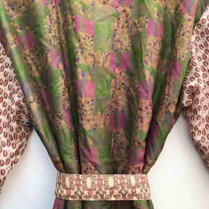 ชุดคลุมอินเดียลายดอกไม้ ผ้าไหมซารี คิโมโน ซารีวินเทจ ชุดคลุมชายหาดเนื้อนุ่ม ชุดราตรีงานปาร์ตี้ คิโมโนผ้าไหมอินเดียทำมือ ราคาขายส่ง - Product Image 5