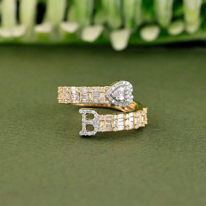 Bague de fiançailles et de mariage en argent sterling 925 plaqué rhodium, motif lettre initiale B en forme de cœur, sertie de moissanite taille baguette, cadeau pour elle - Product Image 1