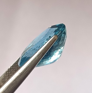 Aigue-marine naturelle de 6,55 carats, bleu Santa Maria, taille ovale facettée, translucide, pierre précieuse en vrac avec jeu de couleurs, provenant du Brésil - Product Image 5