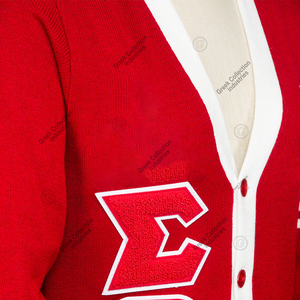 เสื้อคาร์ดิแกน DST Delta ลายทางแดงขาวสำหรับผู้หญิง คอวี ถักอะคริลิก ปักโลโก้ มหาวิทยาลัย  แบบสั่งทำพิเศษ - Product Image 5