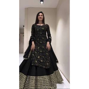 Top con cintura imperio y corte en A, lehenga y dupatta: el look perfecto para fiestas. - Product Image 2