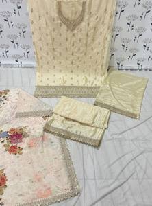 Costume Gharara en soie de chinon en viscose lourde avec broderie complexe et Dupatta pour un look d'hiver royal - Product Image 3