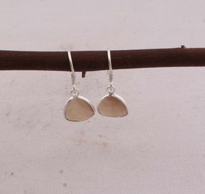 Orecchini all'ingrosso in pietra di luna naturale, argento sterling 925, taglio trilione, con gemma, realizzati a mano, calcedonio pesca, del produttore - Product Image 4