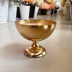 Vase à fleurs en métal exclusif et populaire, idéal comme centre de table pour hôtels, bars, salles à manger et comme récipient décoratif pour la maison et le salon. - Product Image 3