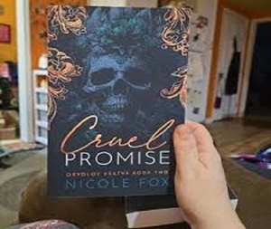Cruel Promise de Nicole Fox, libro de bolsillo más vendido para adultos - Product Image 1