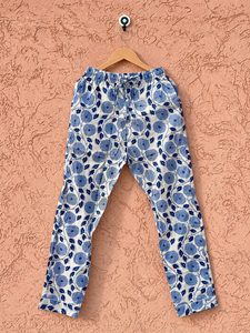 Magnifique ensemble de pyjama d'été bleu floral écologique et doux pour femme, chemise de nuit blanche imprimée avec boutons classiques, coupe décontractée - Product Image 4