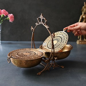 Centre de table moderne de luxe en laiton à double cuve avec couvercles en filigrane complexe et support orné, sans BPA, résistant à la chaleur, pour la décoration de fêtes et de la maison - Product Image 5