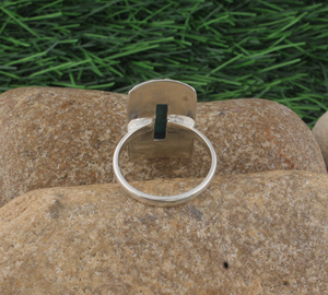Bague Shree Jaipur en argent sterling 925 avec turquoise naturelle rectangulaire, sertie clos, texture martelée classique, forme bouclier plat, pour soirée - Product Image 5