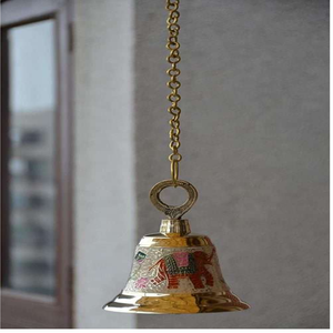 Cloche de temple en laiton lisse suspendue à une chaîne lourde avec un crochet, cloche murale en laiton disponible à prix de gros. - Product Image 3