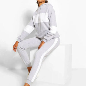 Ensemble de survêtement gris pour femme avec blocs de couleur, coupe ample à manches longues, pantalon de jogging décontracté avec poches latérales, idéal pour l'automne - Product Image 1