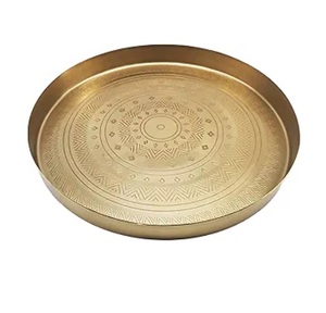 Bandeja redonda de latón puro con diseño floral grabado para servir comida, bandeja decorativa para el hogar, para decoración de restaurantes y hoteles. - Product Image 1