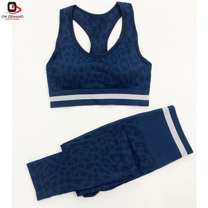 Conjunto de Yoga sin Costuras para Mujer, Leggings y Top Corto Elásticos y Elegantes, Ideales para Entrenamiento Diario y Yoga - Product Image 2