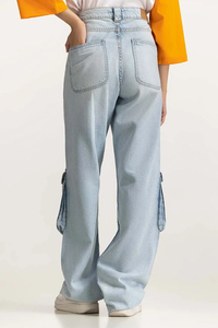 Pantalon cargo en denim bleu clair à taille haute pour femme, coupe ample, longueur intégrale, avec grandes poches, style décontracté, à porter au printemps - Product Image 6