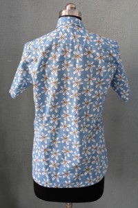 เสื้อเชิ้ตลำลองแขนสั้นพิมพ์ลายดอกไม้สำหรับผู้ชาย สีฟ้าอ่อน คอปกผ้าฝ้าย ใส่ในฤดูร้อน - Product Image 5