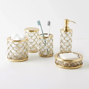 Ensemble de salle de bain en métal et fibre, inspiré du design indien traditionnel, fabriqué à la main avec élégance pour un intérieur culturel riche en saveurs, qualité supérieure. - Product Image 1
