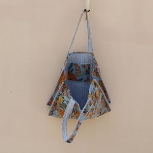 Sac fourre-tout en coton matelassé fait main, taille moyenne, fermeture éclair vintage, longue anse d'épaule, réutilisable pour le shopping et les voyages - Product Image 3