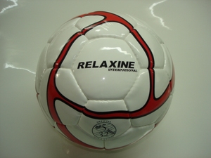 Balón de Fútbol de Entrenamiento Relaxine International Talla 5, Ligero, Resistente al Agua, Duradero, Blanco, Rojo y Azul - Product Image 5