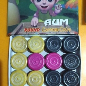 Jeu de Carrom en Bois avec Pièces en Acrylique et Matériaux Mixtes – Jeu de Stratégie Éducatif Portable pour Fêtes et Jeux en Famille - Product Image 5