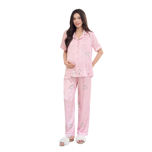 Conjunto de Ropa de Maternidad B864 B2 MUM con Estampado de Conejo, Satén de Seda, Top de Manga Corta, Pantalones Largos, Cierre Oculto con Botones, Precio al por Mayor - Product Image 1