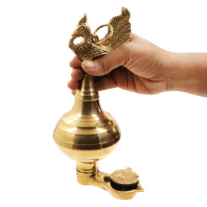 Lampe Deepam Diya en laiton en forme de paon, artisanale, traditionnelle, pour la décoration de la maison, du temple, des festivals, des cadeaux - Product Image 4