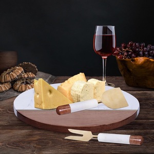 Juego de Tabla de Quesos Premium de Mármol y Madera de Acacia con Cuchillos de Queso de Acero Inoxidable Dorado, Tabla Redonda de Lujo para Servir Charcutería - Product Image 4