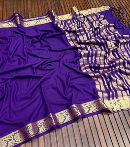Sari de crepé georgette Khaddi premium con borde de tejido jacquard Jari y colgante de borlas - Product Image 3