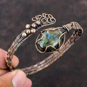 Bracelet en cuivre ajustable avec labradorite, fil enroulé, fait main, cadeau - Product Image 1