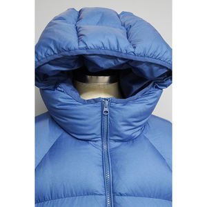 Blouson matelassé à capuche avec patchwork bicolore bleu et blanc, fermeture éclair, imperméable, coupe-vent, design réversible, écologique, hiver - Product Image 5