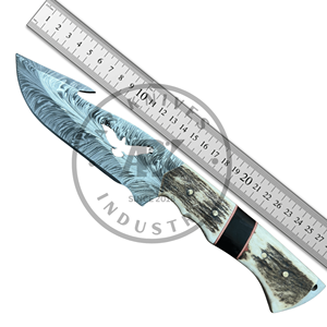 Cuchillo de Chef Personalizado OEM de Acero Inoxidable Damasco con Mango de Cuerno de Ciervo, Patrón de Pluma, Punta Caída, para Caza, Supervivencia, Camping e Industrial, con Funda de Cuero - Product Image 4