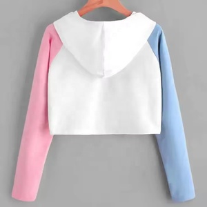 เสื้อฮู้ดครอปสีบล็อกสำหรับผู้หญิง แขนยาว สวมหัว สไตล์ลำลอง เสื้อครอปสั้น สตรีทแวร์ รับผลิตแบบ OEM - Product Image 2