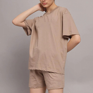 ชุดเสื้อยืดและกางเกงขาสั้นผ้าฟลีซ 2 ชิ้น สำหรับผู้หญิง ผลิตแบบ OEM/ODM ผ้าฝ้าย 100% สีพื้น พร้อมโลโก้พิมพ์ลาย 3 มิติ ตามสั่ง - Product Image 6