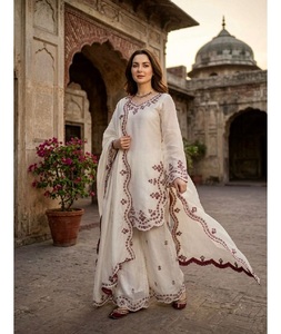 Magnifique salwar kameez indien traditionnel en soie JMC avec des broderies complexes, idéal pour les occasions spéciales et les fêtes, pour femmes. - Product Image 1