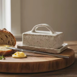 Mantequillera Estilo Rústico con Tapa de Arco y Acabado Esmaltado Moteado, Bandeja Profunda para Servir, Elegante Solución para Almacenar Mantequilla en la Cocina - Product Image 4