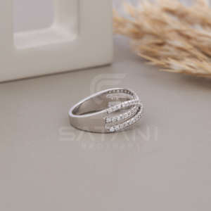 Bague de mariage et d'anniversaire Moissanite Crossover Band Satani Brothers Twist, design croisé en argent, élégante, entrelacée, de luxe - Product Image 5