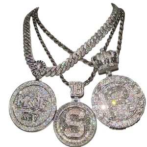 Collar con Colgante de Moda Chapado en Oro con Nombre Inicial Personalizado de Hip Hop, Moissanita Creada en Laboratorio, Plata 925, Estilo Iced, para Fiestas y Eventos - Product Image 1