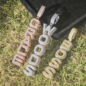 จี้ห้อยคอแบบกำหนดเอง เงินแท้ 925 ประดับเพชรหลากสี จี้ชื่อแนวตั้ง สไตล์ฮิปฮอป จี้ตัวอักษรประดับมอสซาไนต์ สร้อยคอจี้ตัวอักษรย่อ - Product Image 1