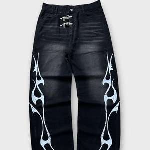 Vaqueros rectos vintage de algodón para hombre, estilo urbano personalizado, de pierna ancha, con hebilla metálica, estampado artesanal, personalizables - Product Image 3