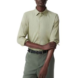 Camisa de manga larga color verde salvia para hombre, con botones, cuello clásico, corte regular, estilo minimalista, informal, para oficina, tejida, ropa personalizada. - Product Image 4