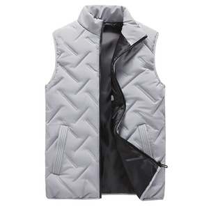 Gilet matelassé sans manches en toile pour homme avec logo personnalisé, style vintage délavé, chaud pour l'hiver et les activités de plein air - Product Image 4
